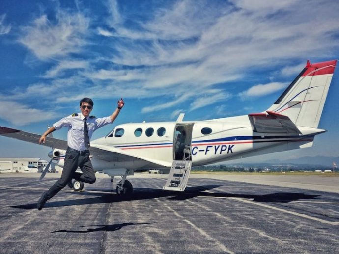 Comparing Airline Pilot Salaries Regional vs. Major Airlines